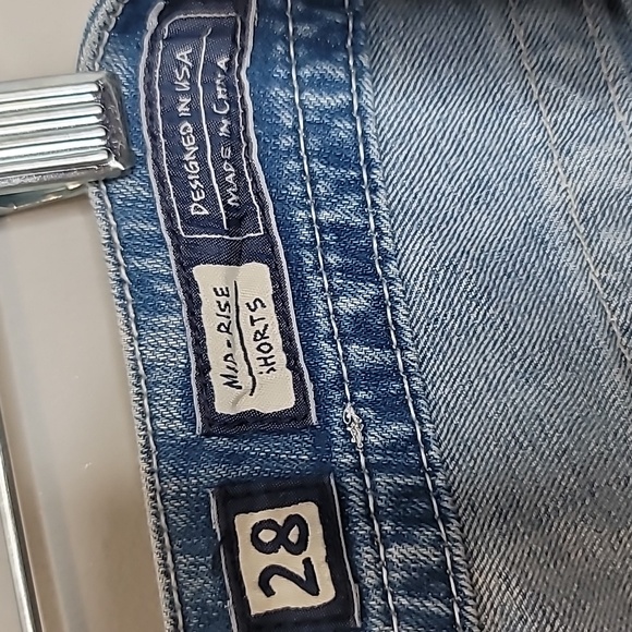 Miss Me mid jean shorts size 28 equivalent to a size 6 - Picture 8 of 10